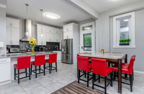 Tyler Park House | Highlands Derby City Dream ~ 6BR+Hot Tub Sleep 14