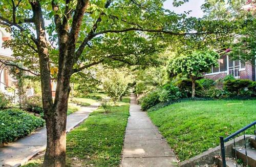 Bonnycastle House | Highlands Retreat Walkable Near Expo Center Family Friendly