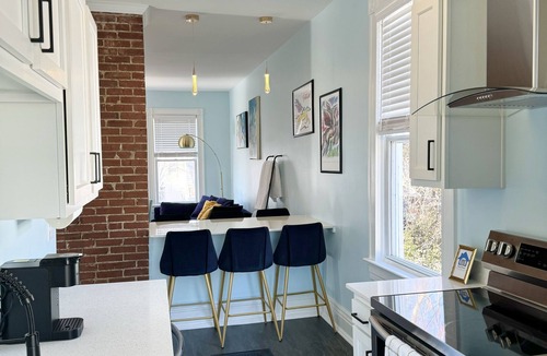 Cherokee Triangle House | Highlands Walkability- Top Restaurants, Nightlife, Shops- PacMan/King Bed