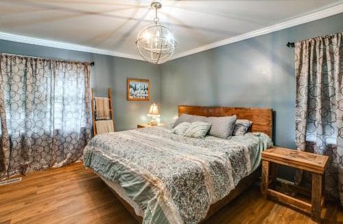 Oak Grove House | 'Hillbilly Paradise' Cabin Near Fort Campbell