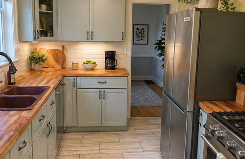 Crescent Hill House | Hillcrest Storybook Cottage: 8 Min to Downtown + Derby