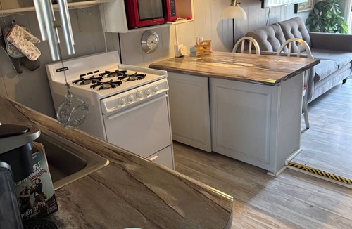 Shelbyville Cottage | Hilltop Cottage Peaceful Escape Near Nashville Perfect for Couples & Pets