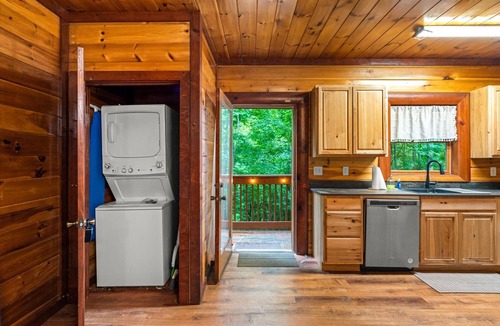 Cosby House | Hilltop Hideaway: HUGE Indoor Heated Pool/Hot Tub/Theatre/Sleeps 18/Pets
