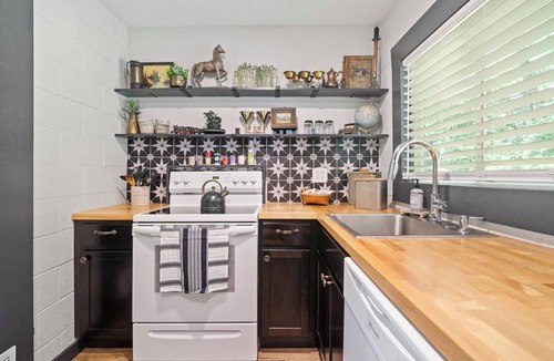 Manhattan Apartment | Hilltop Manhattan Retreat Near K-State w/Laundry
