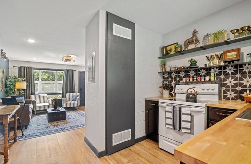 Manhattan Apartment | Hilltop Manhattan Retreat Near K-State w/Laundry