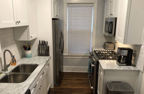 Tyler Park Apartment | Hip 3BR/2BA Highlands Loft on BEST Part of Bardstown Road. Comfy & Convenient!
