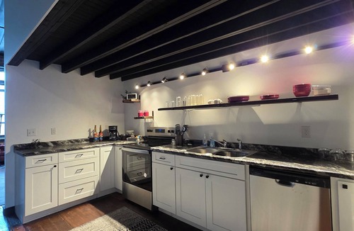 Vevay Apartment | Historic 2-bedroom, fully equipped apartment with AC & laundry in charming Vevay