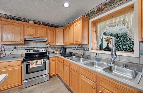 Vine Grove House | Historic Bed & Breakfast Home near Fort Knox!