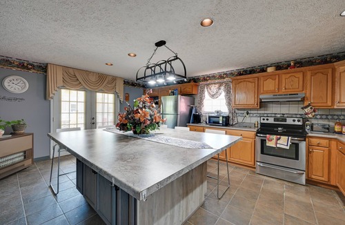 Vine Grove House | Historic Bed & Breakfast Home near Fort Knox!