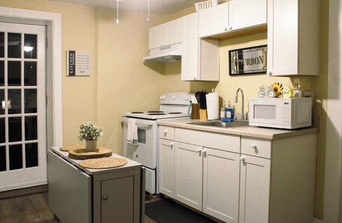 Cherokee Triangle Apartment | Historic Highlands Retreat! Spacious Rustic Apt in the Heart of it all!