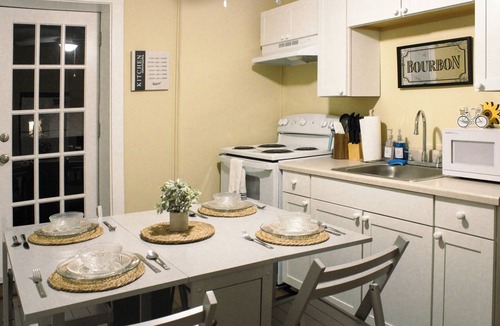 Cherokee Triangle Apartment | Historic Highlands Retreat! Spacious Rustic Apt in the Heart of it all!