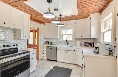 Independence House | Historic Independence Sq, Walkable 4BR/2BA Home