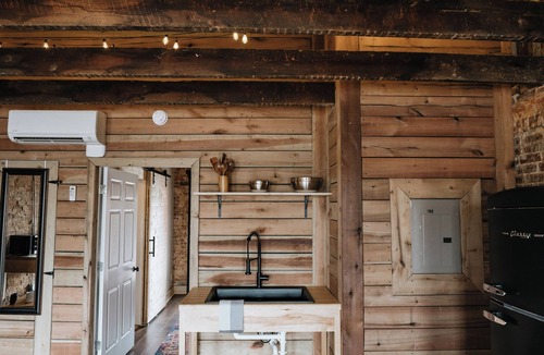 Cave City Apartment | Historic Loft Stay in Downtown Cave City
