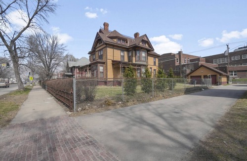 Council Bluffs House | Historic Mansion with lots of charm!