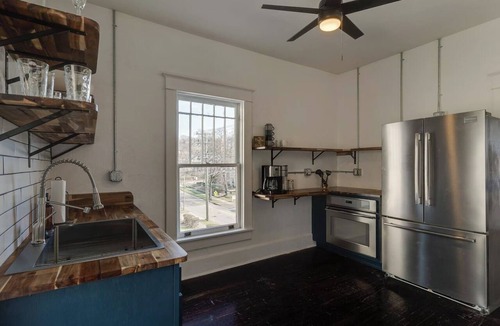 Hillsboro Village Apartment | Historic Music City Loft Sleeps 8 | Near Broadway