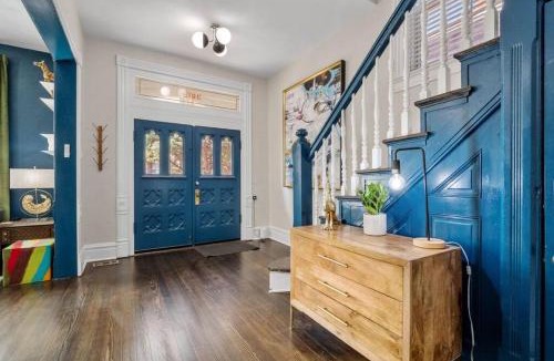 Shaw House | Historic Shaw Home Sleeps 14 Near Zoo & Arch