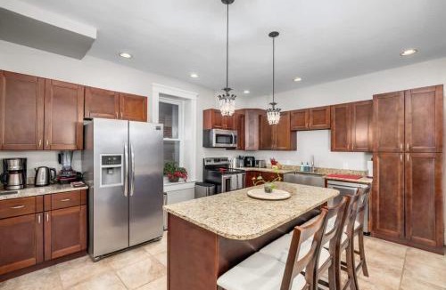 Central West End House | Historic St Louis Retreat Two Levels Sleeps 12