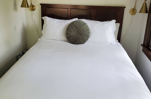 Brown County Resort | Historic Sycamore Springs Resort Guesthouse