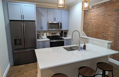 Augusta House | Historic Tin Shop – 3BR Walkable Wedding & Family Retreat