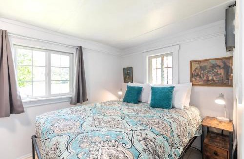 Rockaway Beach House | Historic Water's Edge Cottage 10