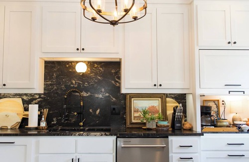 Weston Apartment | Historic Weston Loft w/Balcony - Walk to Shops - Sleeps 6 - Downtown Views