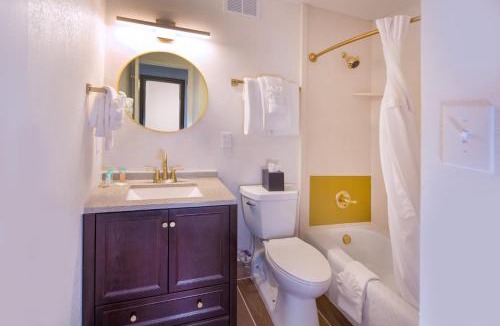 Olive Branch Hotel | Historic Whispering Woods Hotel & Conference Center