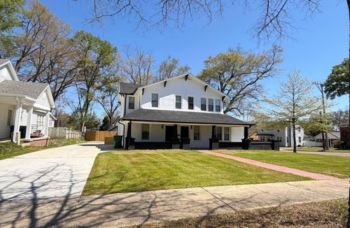 Tupelo Apartment | Historical Apartments #2&3 - Sleeps 7-14 in Tupelo