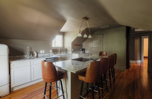 Lawrenceburg House | Historical Home on the bourbon trail, pool table, hot tub. 10,000 SQFT