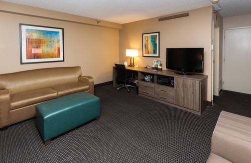 Downtown Des Moines Hotel | Holiday Inn Downtown - Mercy Area by IHG