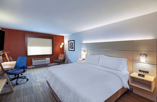 South Tulsa Hotel | Holiday Inn Express Hotel & Suites Jenks by IHG