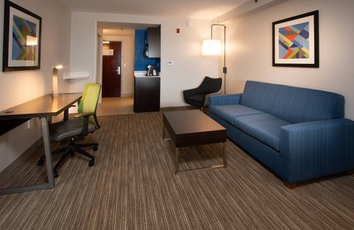 Tupelo Hotel | Holiday Inn Express Hotel & Suites Tupelo by IHG