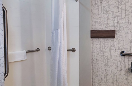 Enid Hotel | Holiday Inn Express Hotel & Suites Enid - Highway 412 by IHG