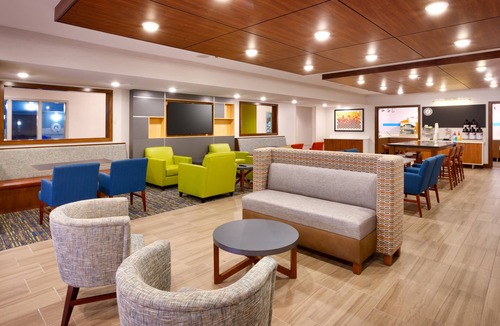 Biggs Field Hotel | Holiday Inn Express Hotel & Suites El Paso I-10 East by IHG