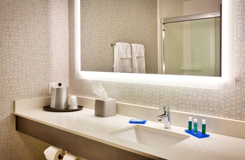 Biggs Field Hotel | Holiday Inn Express Hotel & Suites El Paso I-10 East by IHG
