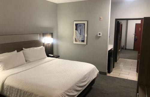 Woodward Hotel | Holiday Inn Express Hotel & Suites Woodward Hwy 270 by IHG