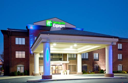 Shelbyville Hotel | Holiday Inn Express & Suites Shelbyville, an Ihg Hotel