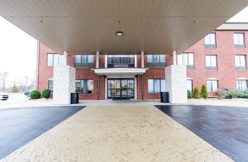 Shelbyville Hotel | Holiday Inn Express & Suites Shelbyville, an Ihg Hotel