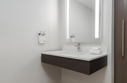 White Station Hotel | Holiday Inn Express & Suites Memphis East by IHG