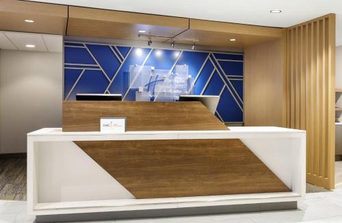 Colby Hotel | Holiday Inn Express & Suites Colby