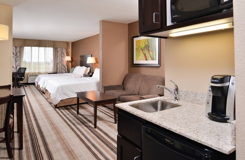 Emporia Hotel | Holiday Inn Express & Suites Emporia Northwest by IHG