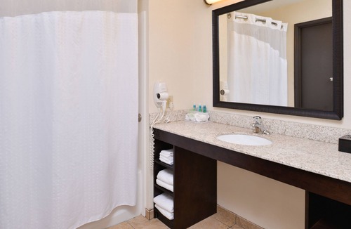 Emporia Hotel | Holiday Inn Express & Suites Emporia Northwest by IHG