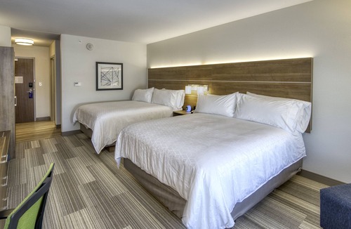Highlands Hotel | Holiday Inn Express & Suites Lincoln Airport by IHG