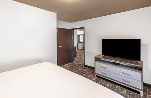 South Tulsa Hotel | Holiday Inn Hotel & Suites Tulsa South by IHG