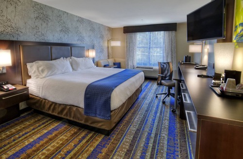Tupelo Hotel | Holiday Inn Hotel & Suites Tupelo North by IHG