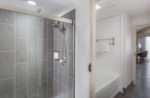 Springfield Hotel | Holiday Inn Hotel & Suites Springfield - I-44 by IHG