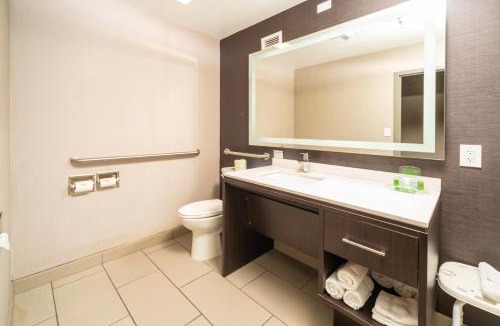 Jeffersontown Hotel | Holiday Inn Louisville East - Hurstbourne by IHG