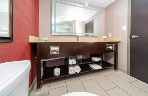 Jeffersontown Hotel | Holiday Inn Louisville East - Hurstbourne by IHG