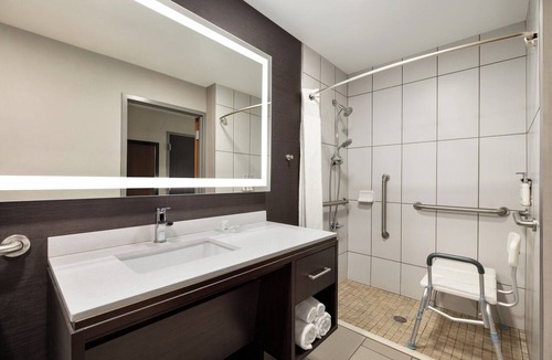 Jeffersontown Hotel | Holiday Inn Louisville East - Hurstbourne by IHG