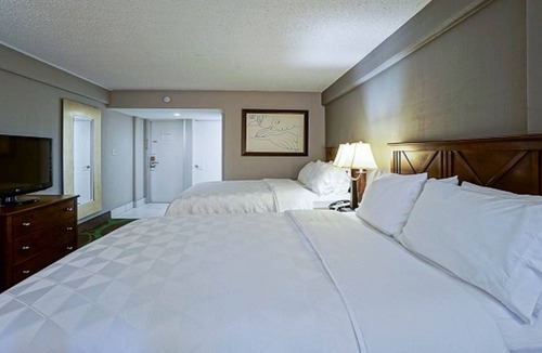 Manhattan Hotel | Holiday Inn Manhattan at the Campus by IHG