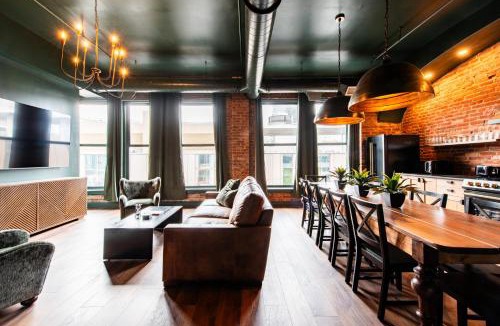 Downtown Louisville Apartment | Hollyhock Suite 402